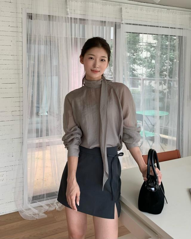 Sự trở lại của một mẫu áo công sở: Mặc lên sang chảnh cả set đồ, sang tới mùa thu mặc vẫn đẹp- Ảnh 3.