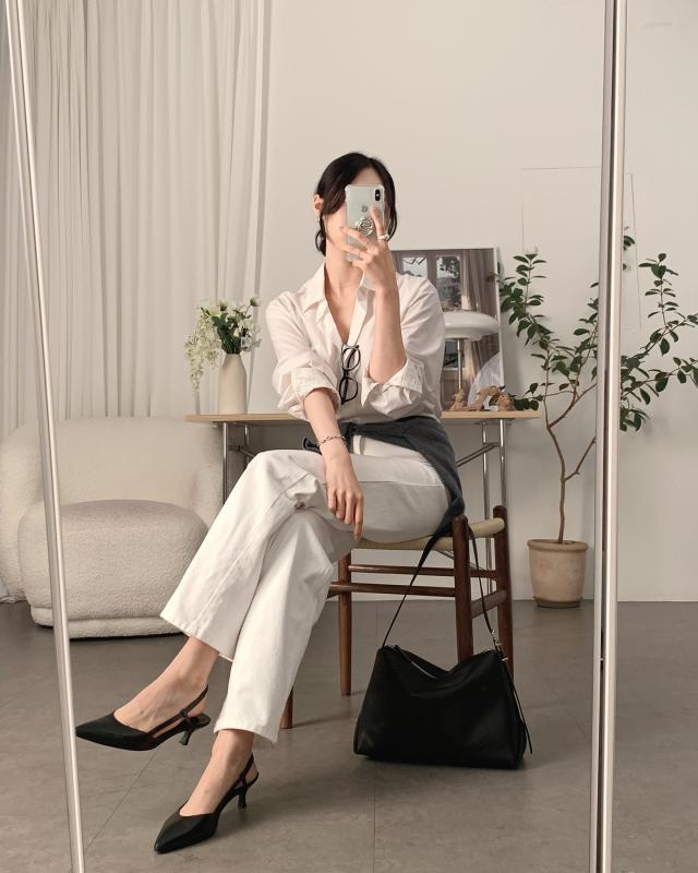 Quần jeans trắng đang hot trở lại và 4 cách mặc trẻ trung, đậm chất nữ tính- Ảnh 9.
