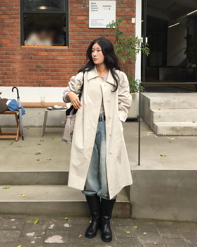 Nàng blogger mặc trang phục màu trung tính mỗi ngày, nhưng set nào cũng đẹp miễn chê- Ảnh 7. Nàng blogger mặc trang phục màu trung tính mỗi ngày, nhưng set nào cũng đẹp miễn chê- Ảnh 7.