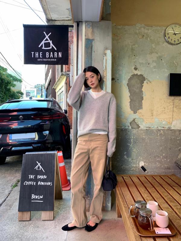 Style của chị em sẽ trẻ trung hẳn ra nhờ 5 công thức mặc quần sáng màu- Ảnh 9.