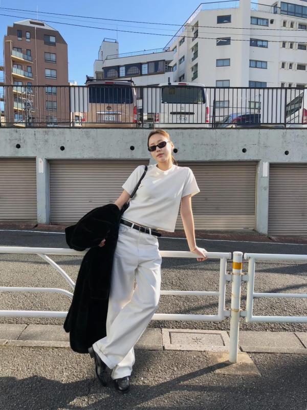 Quần jeans trắng đang hot trở lại và 4 cách mặc trẻ trung, đậm chất nữ tính- Ảnh 8.