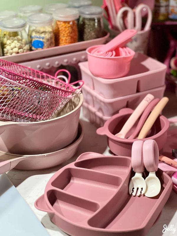 Mới 8 tháng tuổi mà bé gái này đã sở hữu căn bếp full màu hồng, hội mẹ bỉm xuýt xoa "công chúa trong truyện cổ tích cũng chỉ đến thế là cùng"- Ảnh 6.