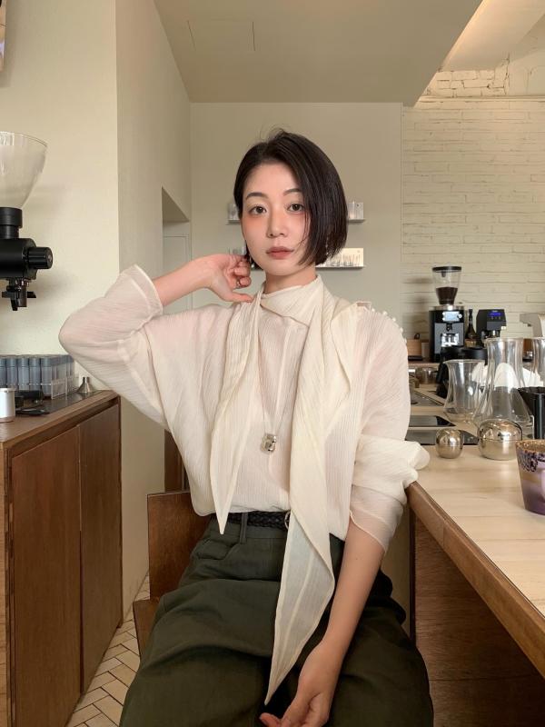 Sự trở lại của một mẫu áo công sở: Mặc lên sang chảnh cả set đồ, sang tới mùa thu mặc vẫn đẹp- Ảnh 1.