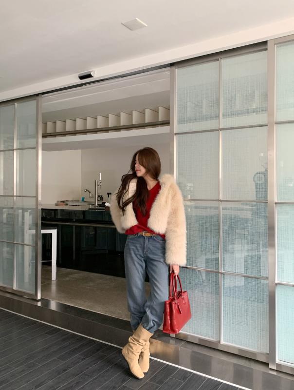Mùng 1 Tết may mắn ngập tràn với 4 công thức diện đồ đỏ nổi bật, sang ngút ngàn- Ảnh 4.