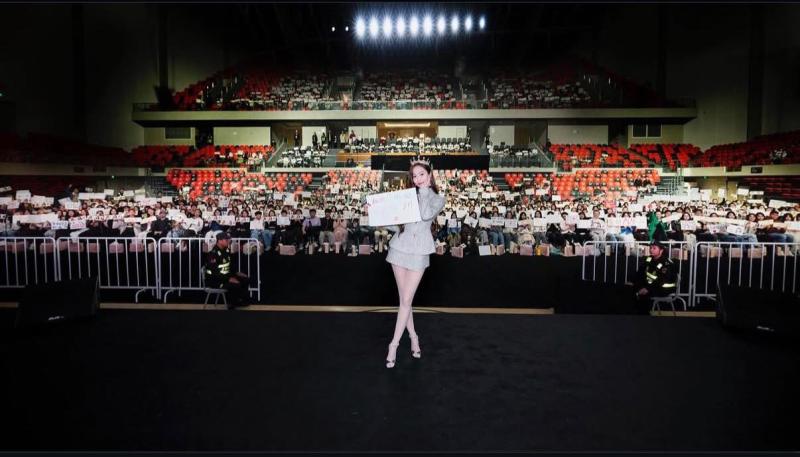 Sự hết thời của công chúa được ưu ái nhất showbiz: Rời nhóm bị ghét bỏ, kinh doanh phá sản concert thì ế vé- Ảnh 9.