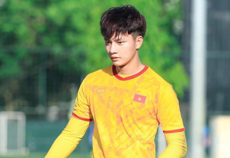 Ảnh chất lượng thấp bóc trần nhan sắc của thủ môn Cao Văn Bình vừa gây sốt ở U23 Việt Nam- Ảnh 5.