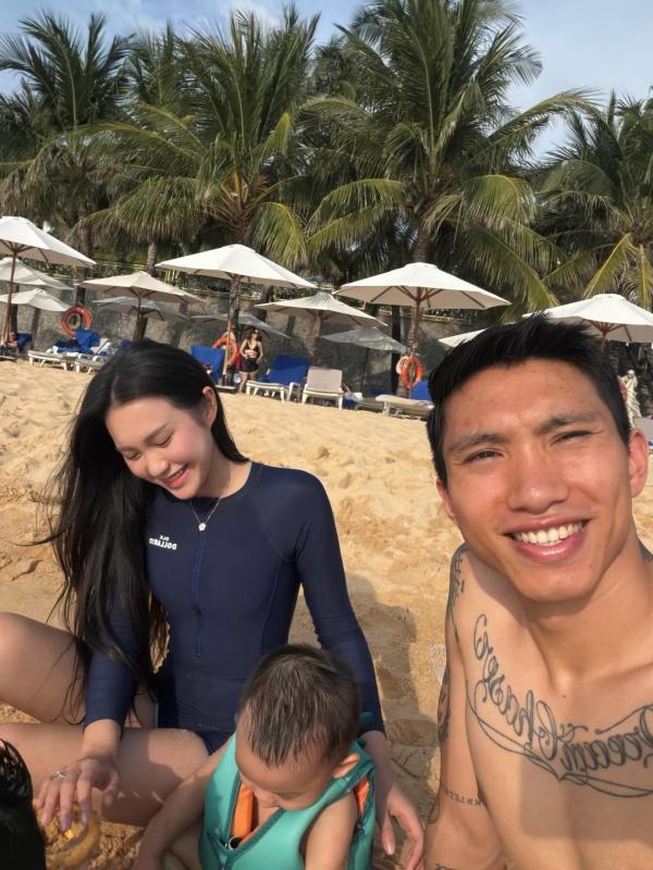 Tiểu thư Doãn Hải My khoe đi học Thạc sĩ Luật, Văn Hậu  nhiệt tình ủng hộ vợ thành 