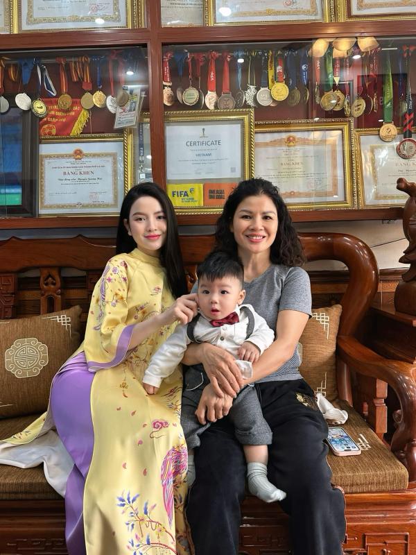 Chu Thanh Huyền - vợ Quang Hải gây tranh cãi với quan điểm “lấy chồng phải theo chồng” dịp Tết- Ảnh 2.