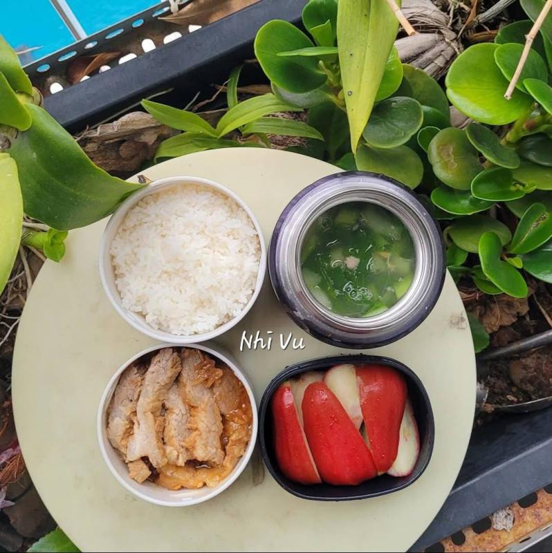 Một mẹ ở TP HCM phát động “chiến dịch nấu cơm 15 phút mỗi sáng” cho con mang đi học, phản ứng của bé gái khiến mẹ ngỡ ngàng- Ảnh 2.