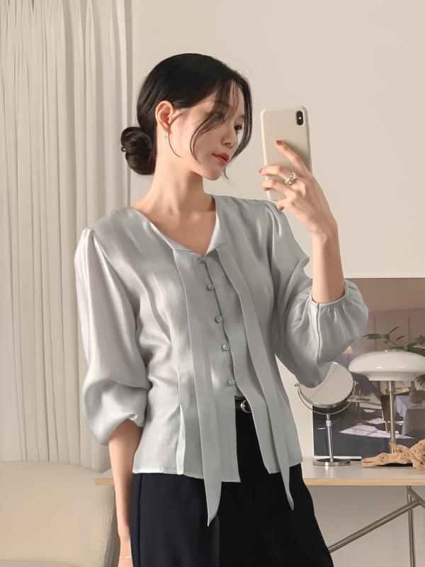 Sự trở lại của một mẫu áo công sở: Mặc lên sang chảnh cả set đồ, sang tới mùa thu mặc vẫn đẹp- Ảnh 12.