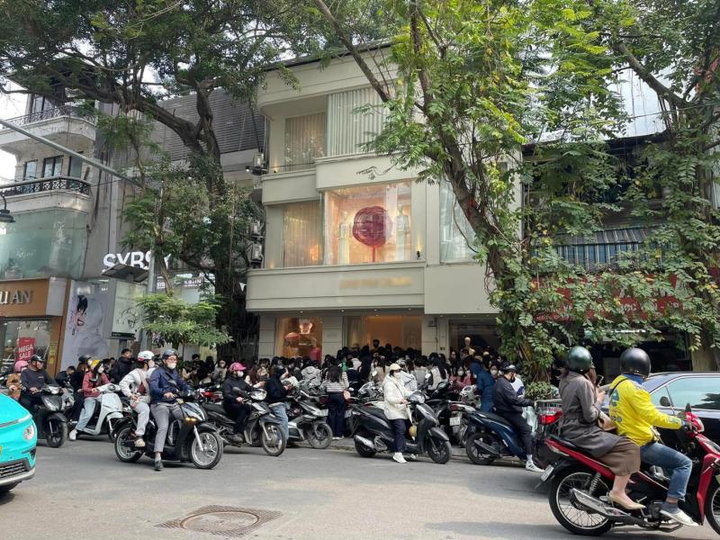 Người Việt chi gần 300 tỷ đồng mua áo dài Tết- Ảnh 1.