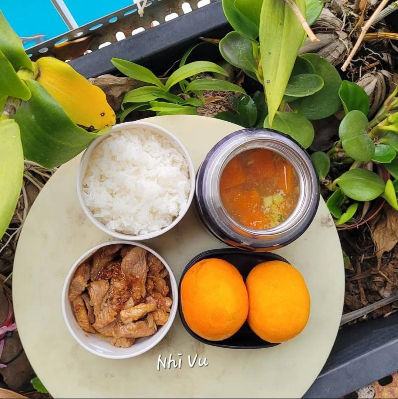 Một mẹ ở TP HCM phát động “chiến dịch nấu cơm 15 phút mỗi sáng” cho con mang đi học, phản ứng của bé gái khiến mẹ ngỡ ngàng- Ảnh 4.
