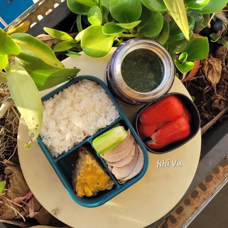 Một mẹ ở TP HCM phát động “chiến dịch nấu cơm 15 phút mỗi sáng” cho con mang đi học, phản ứng của bé gái khiến mẹ ngỡ ngàng- Ảnh 5.