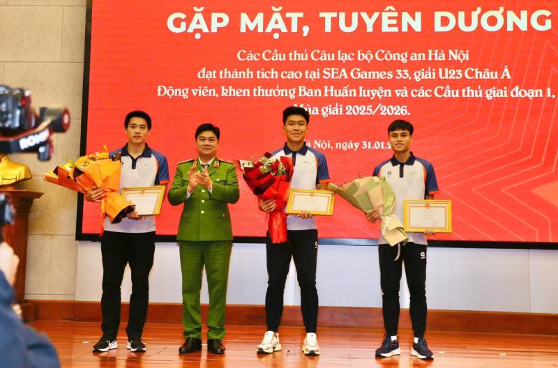 Đình Bắc đang cảm thấy được yêu- Ảnh 2.