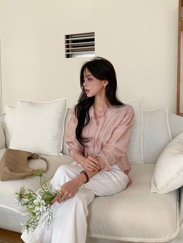 Style của chị em sẽ trẻ trung hẳn ra nhờ 5 công thức mặc quần sáng màu- Ảnh 2.
