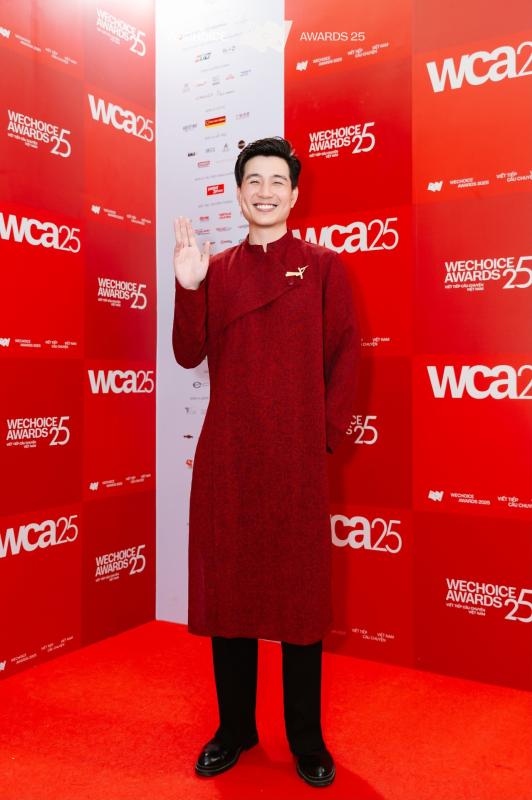 Tìm ra chủ nhân của outfit số 1 WeChoice 2025: Dàn sao nghĩ gì về đề bài mở, dresscode không màu sắc đầy 