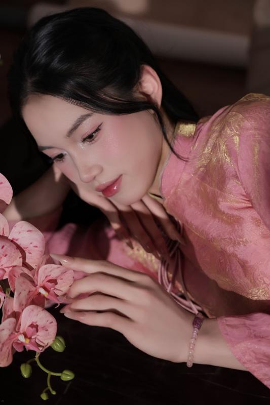 Hoa khôi bóng chuyền Nguyễn Thị Phương hoá nàng thơ, diện áo dài xinh đẹp dịu dàng đón Tết- Ảnh 6.