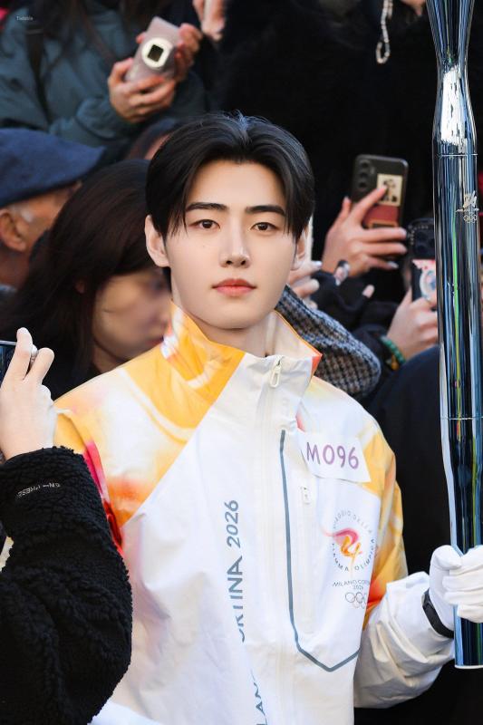 Showbiz có mỹ nam 15 tuổi đã giành huy chương bạc châu Á, nay là đại sứ tại sự kiện thể thao lớn nhất hành tinh- Ảnh 2.