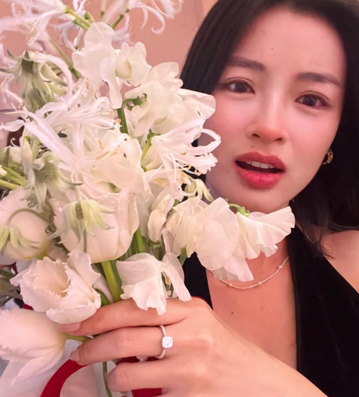 "Nàng thơ" Vbiz được cầu hôn- Ảnh 2.