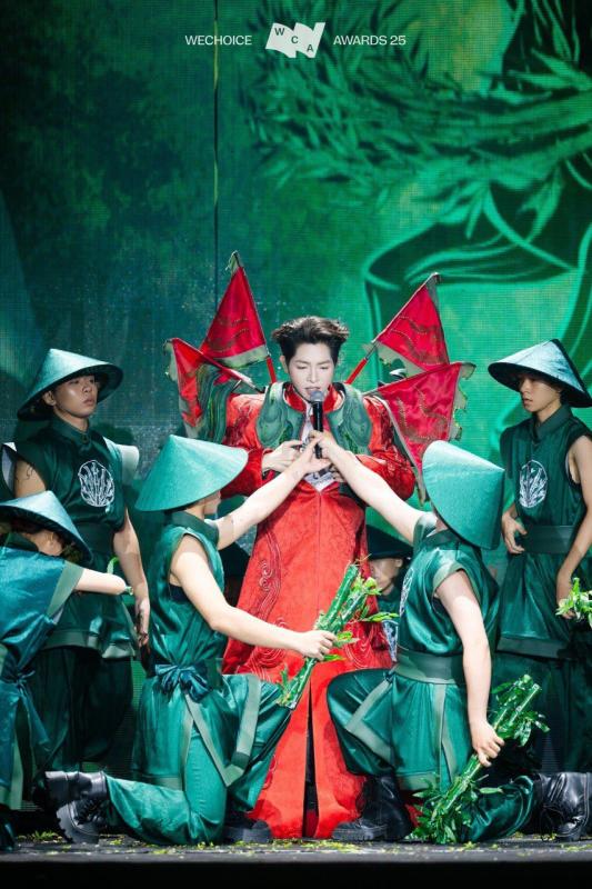 Tái hiện siêu phẩm khuynh đảo quốc tế: Đức Phúc khiến dân tình “nổi da gà” vì đầu tư tới từng chi tiết- Ảnh 4.