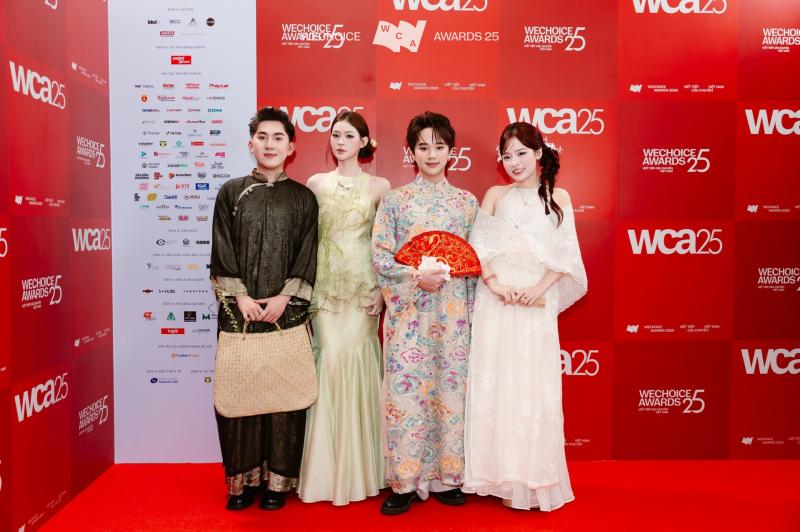 Tìm ra chủ nhân của outfit số 1 WeChoice 2025: Dàn sao nghĩ gì về đề bài mở, dresscode không màu sắc đầy 