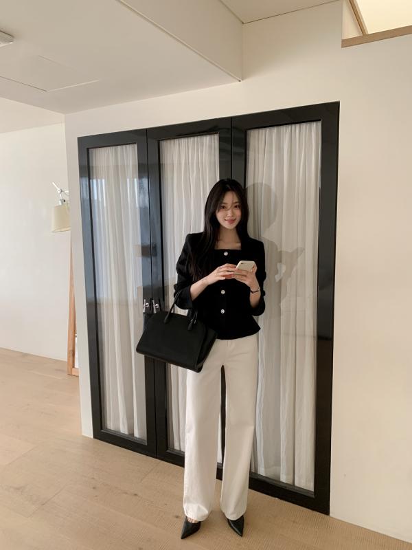 Quần jeans trắng đang hot trở lại và 4 cách mặc trẻ trung, đậm chất nữ tính- Ảnh 10.