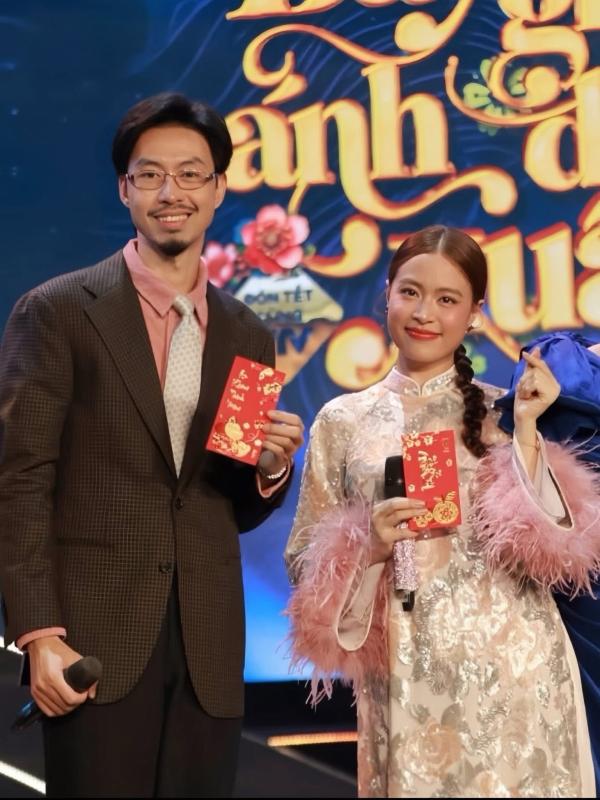 Nữ ca sĩ biểu diễn 8 sự kiện tầm cỡ quốc gia: Đắt show bậc nhất mùa Tết, được các cơ quan ban ngành ghi nhận- Ảnh 3.