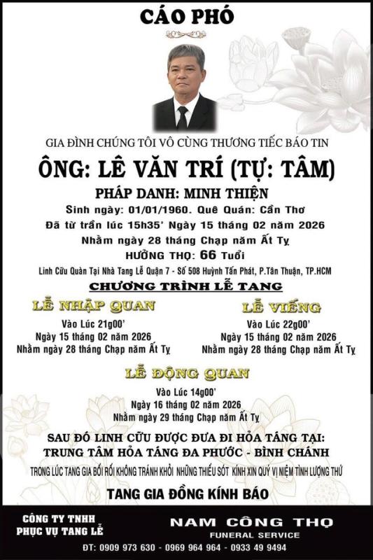 Diễn viên Ngọc Trinh nghẹn lòng đưa tiễn bố về nơi an nghỉ cuối cùng- Ảnh 1.