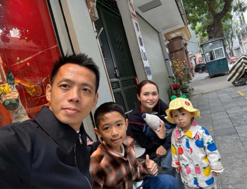 Văn Quyết với cái Tết cực dị bên vợ là ái nữ cựu chủ tịch CLB Sài Gòn- Ảnh 1. Văn Quyết với cái Tết cực dị bên vợ là ái nữ cựu chủ tịch CLB Sài Gòn- Ảnh 1.