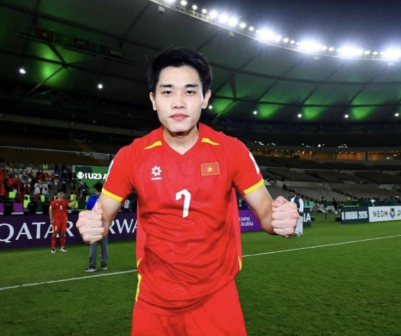 Văn Toàn: Đình Bắc quá giỏi so với tuổi của cậu ấy, mình ghen tị vì thời trẻ mình không được như thế!- Ảnh 2.