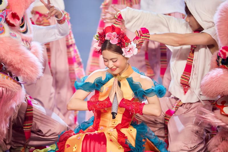 Nữ ca sĩ biểu diễn 8 sự kiện tầm cỡ quốc gia: Đắt show bậc nhất mùa Tết, được các cơ quan ban ngành ghi nhận- Ảnh 1.