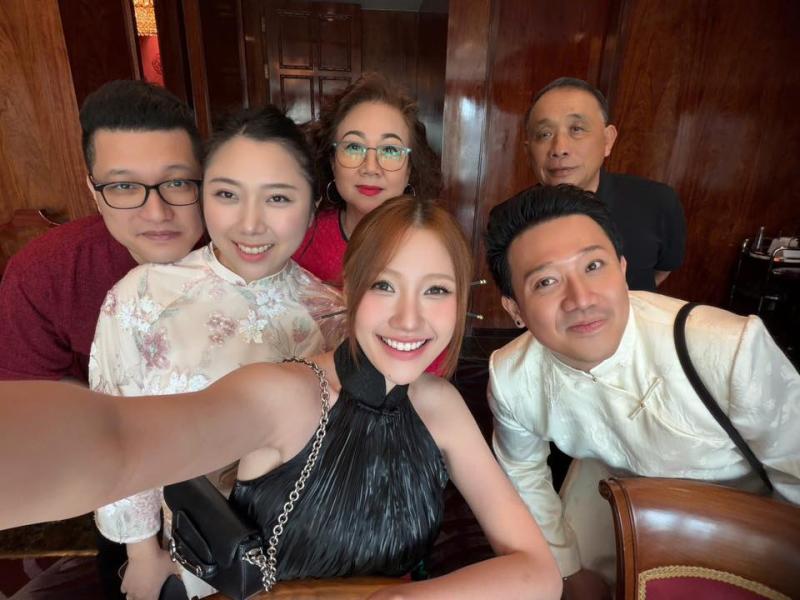 Hari Won vắng mặt trong bức ảnh chung của gia đình Trấn Thành- Ảnh 1.