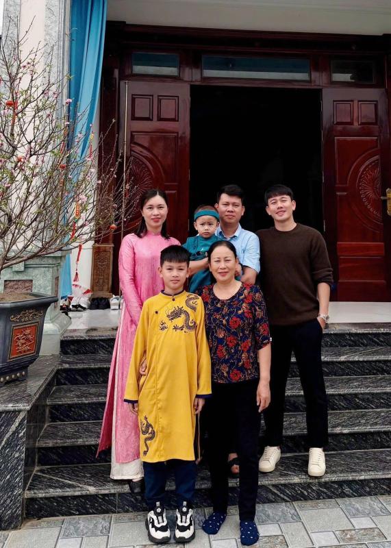 Ấm áp khoảnh khắc cầu thủ Việt đón Tết: Khung hình gia đình 