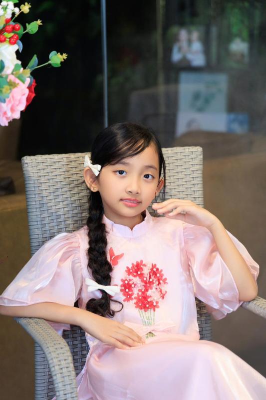 Hóa ra “mợ chảnh” nhà Khánh Thi - Phan Hiển lại hiểu chuyện nhất nhà, sinh non bé xíu, 8 tuổi khí chất tiểu thư- Ảnh 6.