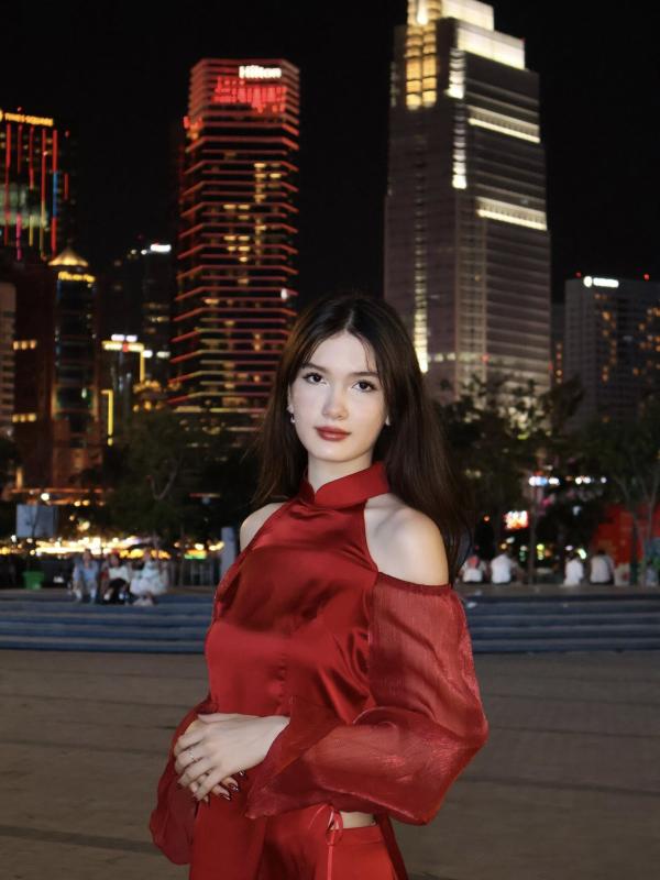 Em gái thủ môn Lâm Tây 19 tuổi cao gần 1m80 gây sốt với áo dài ngày Tết, visual lai Tây càng ngắm càng "cuốn"- Ảnh 2.