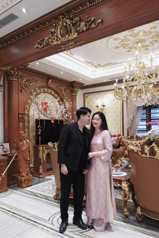 Hoa khôi bóng chuyền Việt Hương khoe nhan sắc “gái một con” xinh đẹp trong biệt thự lộng lẫy nhà chồng 