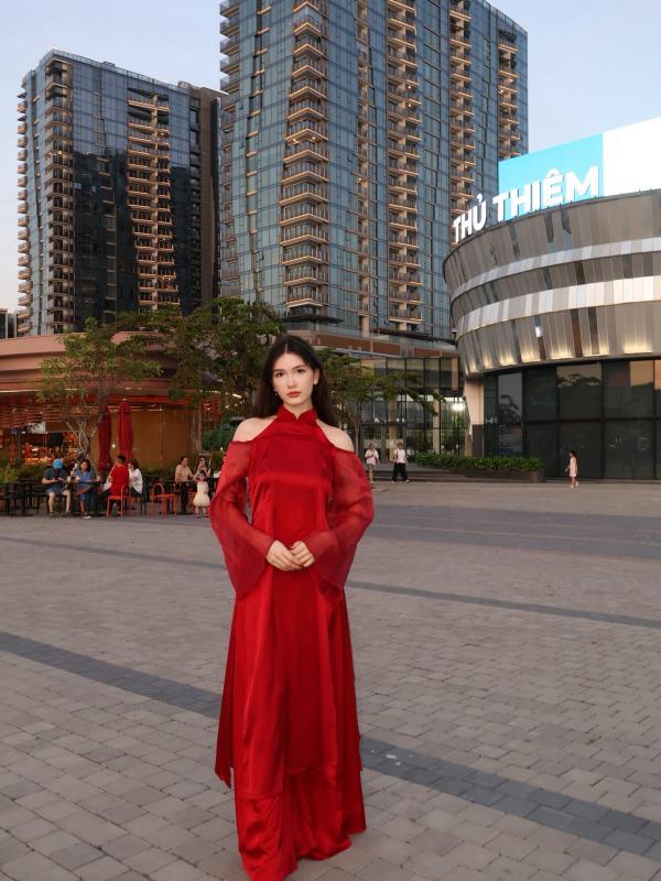 Em gái thủ môn Lâm Tây 19 tuổi cao gần 1m80 gây sốt với áo dài ngày Tết, visual lai Tây càng ngắm càng "cuốn"- Ảnh 3.