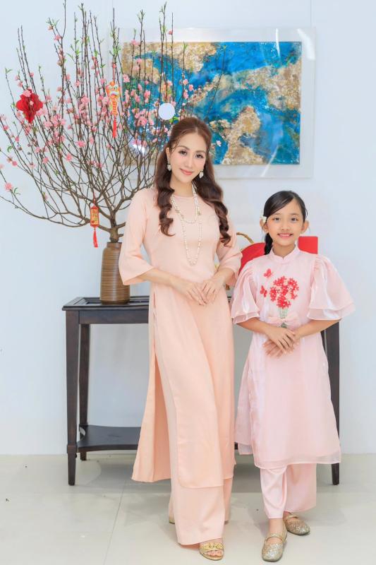 Hóa ra “mợ chảnh” nhà Khánh Thi - Phan Hiển lại hiểu chuyện nhất nhà, sinh non bé xíu, 8 tuổi khí chất tiểu thư- Ảnh 7.