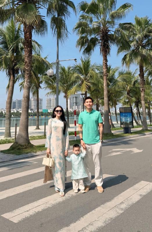 Doãn Hải My bế con ngắm pháo hoa ở khu biệt thự bạc tỷ, một câu nói của bà ngoại về Văn Hậu cực viral- Ảnh 3.