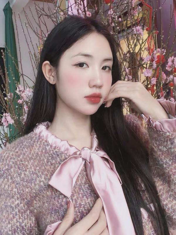 Hotgirl bóng đá Trần Thị Duyên khoe visual xinh đẹp, gây sốt ngày Tết: “Chào Ba, con lên đường đi làm nhiệm vụ Quốc gia”- Ảnh 2. Hotgirl bóng đá Trần Thị Duyên khoe visual xinh đẹp, gây sốt ngày Tết: “Chào Ba, con lên đường đi làm nhiệm vụ Quốc gia”- Ảnh 2.
