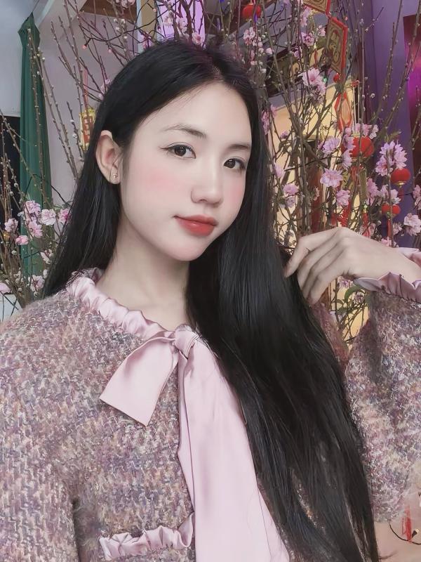 Hotgirl bóng đá Trần Thị Duyên khoe visual xinh đẹp, gây sốt ngày Tết: “Chào Ba, con lên đường đi làm nhiệm vụ Quốc gia”- Ảnh 3. Hotgirl bóng đá Trần Thị Duyên khoe visual xinh đẹp, gây sốt ngày Tết: “Chào Ba, con lên đường đi làm nhiệm vụ Quốc gia”- Ảnh 3.