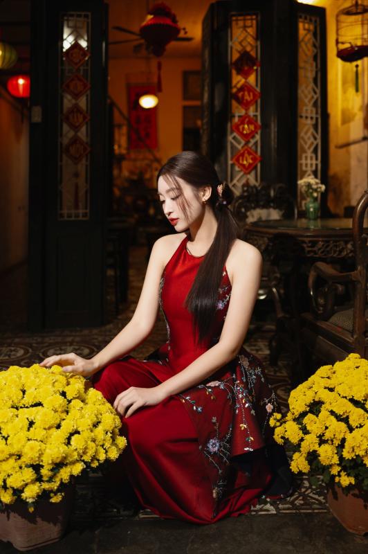 Đỗ Mỹ Linh khoe bộ ảnh Tết đẹp không lối thoát nhưng chồng chủ tịch CLB Hà Nội vội nhắc một điều- Ảnh 3.