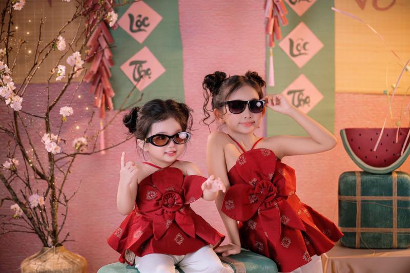 Khung hình đẹp như tranh vẽ gây bão của 3 cực phẩm nhà Khánh Thi - Phan Hiển: Lisa, Anna xinh yêu như thiên thần- Ảnh 5.