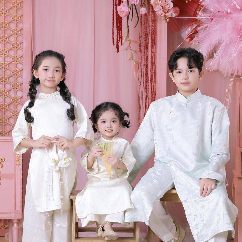 Khung hình đẹp như tranh vẽ gây bão của 3 cực phẩm nhà Khánh Thi - Phan Hiển: Lisa, Anna xinh yêu như thiên thần- Ảnh 1.