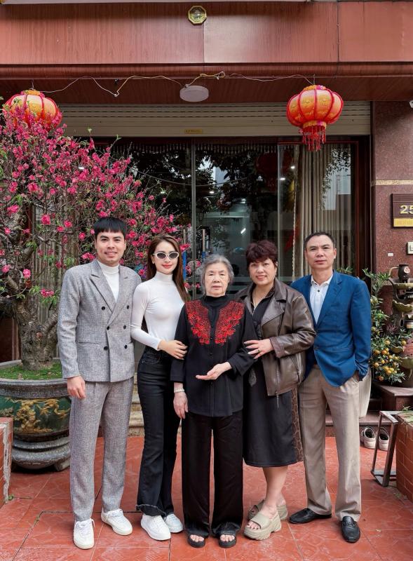 MC Huyền Trang Mù Tạt khoe tiệc chia tay độc thân, lễ cưới với Đức Huy đang rất gần, cực thân với gia đình chồng- Ảnh 2. MC Huyền Trang Mù Tạt khoe tiệc chia tay độc thân, lễ cưới với Đức Huy đang rất gần, cực thân với gia đình chồng- Ảnh 2.