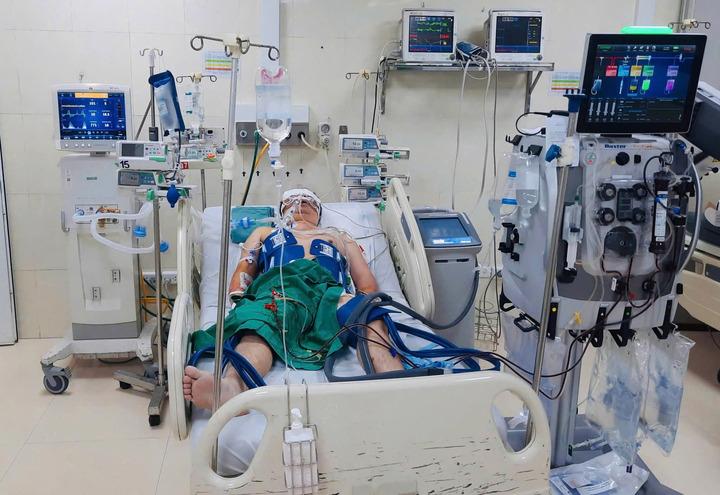 Người đàn ông ngừng tim gần tiếng được cứu sống ngoạn mục- Ảnh 1.