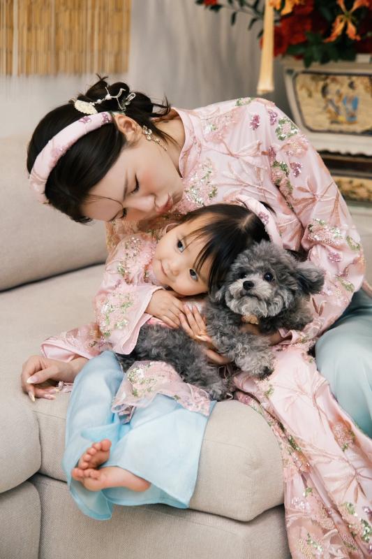 Trùm cuối "dâu hào môn" Tuấn Dương hì hục cắm lọ hoa 20 triệu để chưng Tết, vẫn bị "bánh bèo" Suli bẻ lá, vặt hoa không thương tiếc- Ảnh 14.