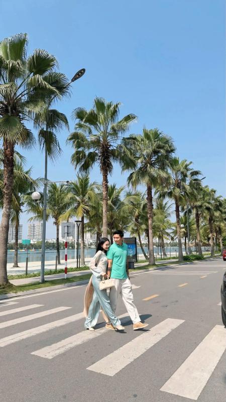 Doãn Hải My vững phong độ nàng WAG mặc áo dài đẹp nhất, xách túi hiệu sang chảnh bên Văn Hậu ai cũng ngoái nhìn- Ảnh 4.