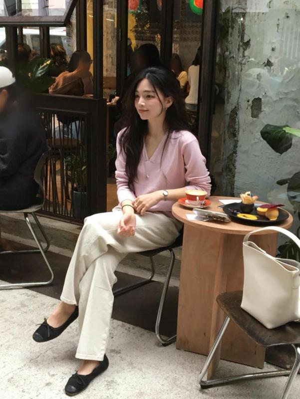 Bây giờ không phải lúc sắm áo khoác hay áo len, đây mới là 5 item nàng cần nhất để vào hè mặc đẹp luôn- Ảnh 6.