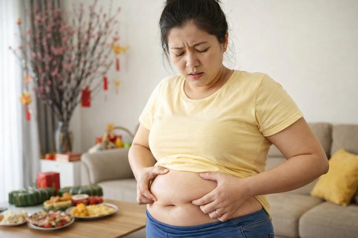 Vì sao chỉ sau 10 ngày Tết, mỡ bụng tăng nhanh hơn cả năm?- Ảnh 1.